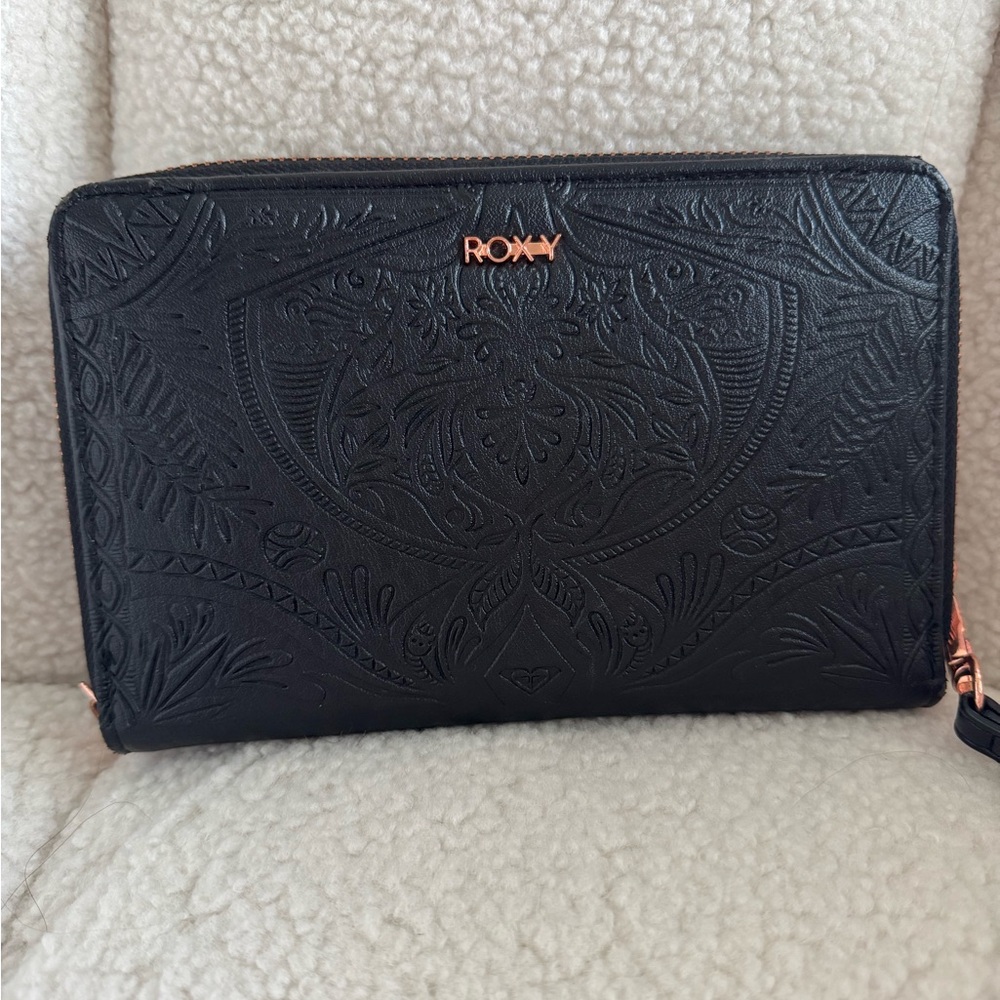 Roxy Black Embossed Women's Wristlet Wallet Rose Gold Accents